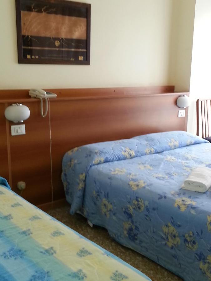 Hotel Lombardia Seveso Pokoj fotografie